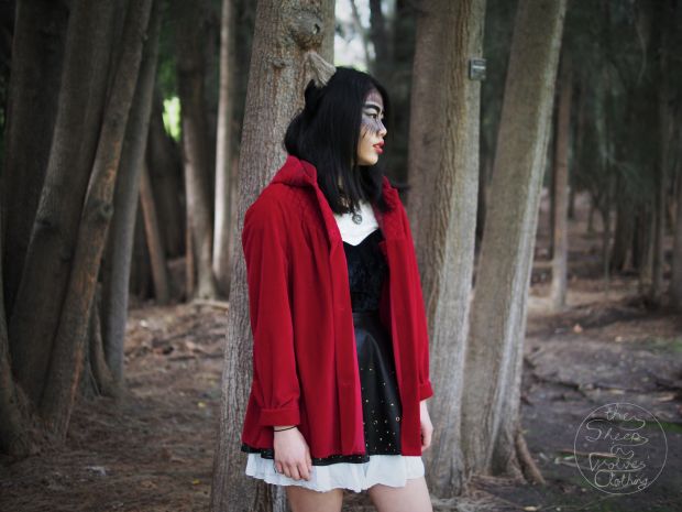 COLLABORATION: DIY Red Riding Hood Cloak-wolf transformation