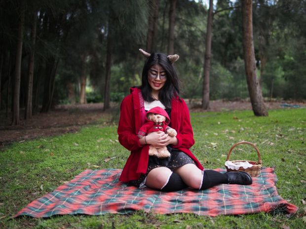 COLLABORATION: DIY Red Riding Hood Cloak-wolf transformation with Chelsea Burford